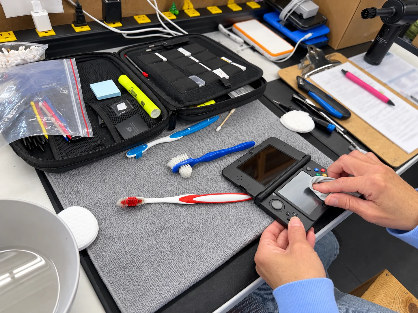 Cleaning a New Nintendo 3DS screen.